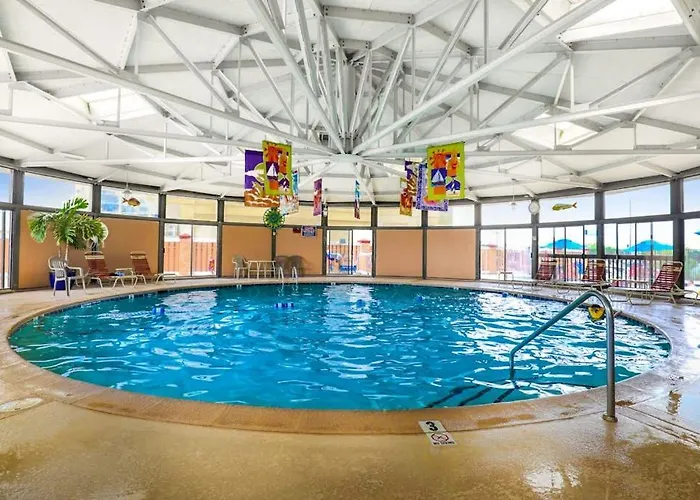 Ocean-view Getaway With Balcony Ac Pools Saunas Tennis & Gym Holiday home