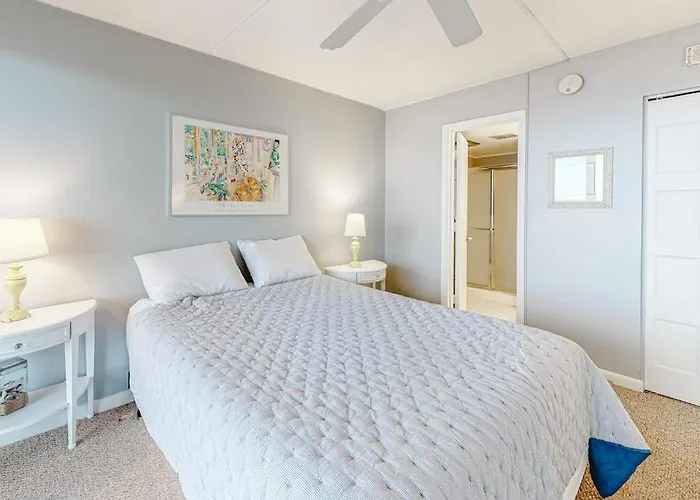 Ocean-view Getaway With Balcony Ac Pools Saunas Tennis & Gym Holiday home