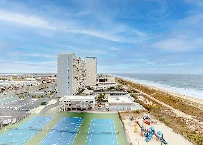 Ocean-view Getaway With Balcony Ac Pools Saunas Tennis & Gym Holiday home