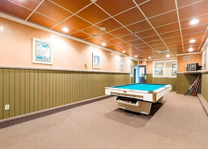 Ocean-view Getaway With Balcony Ac Pools Saunas Tennis & Gym Holiday home *